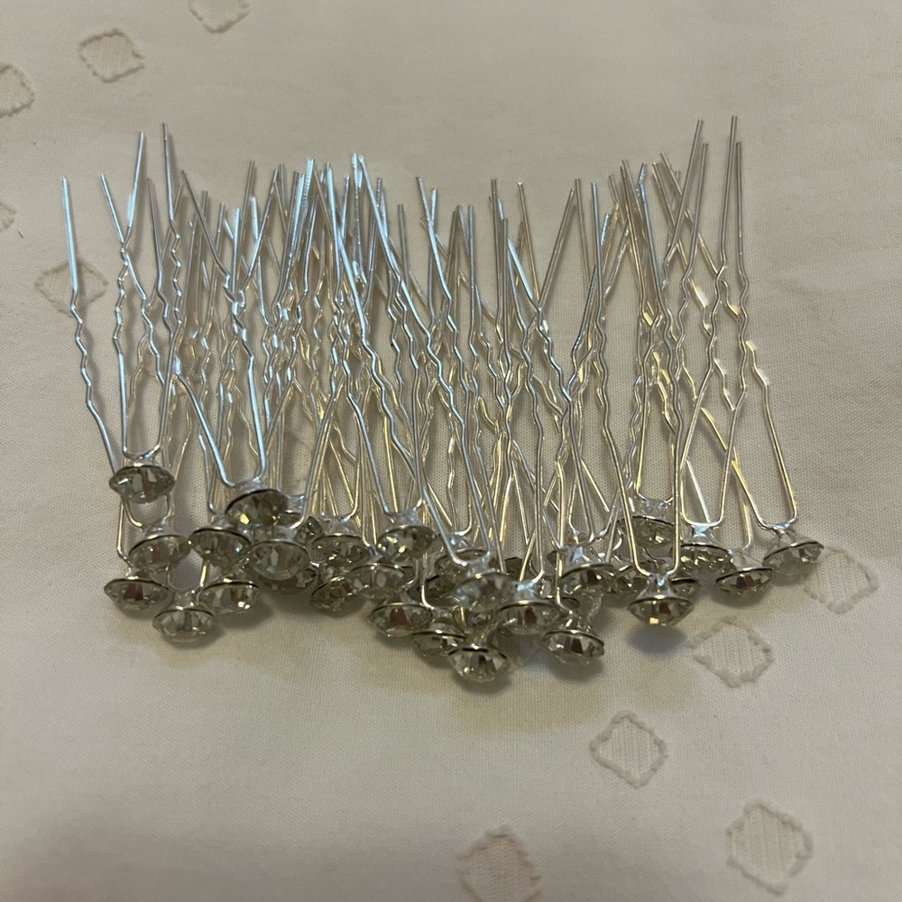 Gem wedding hair pins perfect for a bride!